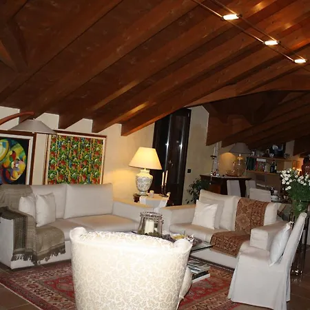 L'attico Di Maru Bed & Breakfast *